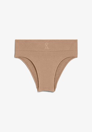 Beige, naadloze, geribbelde slip met brede tailleband en subtiel logo. Zachte textuur, aansluitend ontwerp en mid-rise pasvorm voor comfort.