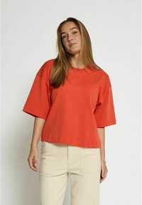 Unselected, hot coral