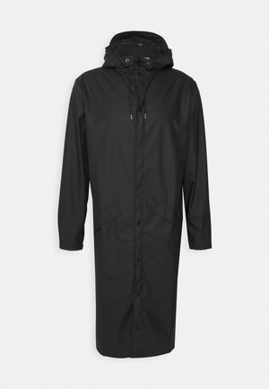 Manteau long imperméable noir avec capuche, doté de boutons-pression, de deux poches avant et de cordons de serrage réglables au niveau du col.