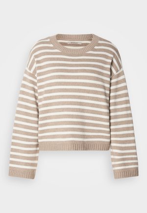 Camisola de malha às riscas bege e branca com gola redonda, ombros caídos e bainha canelada. Textura suave, design cropped.