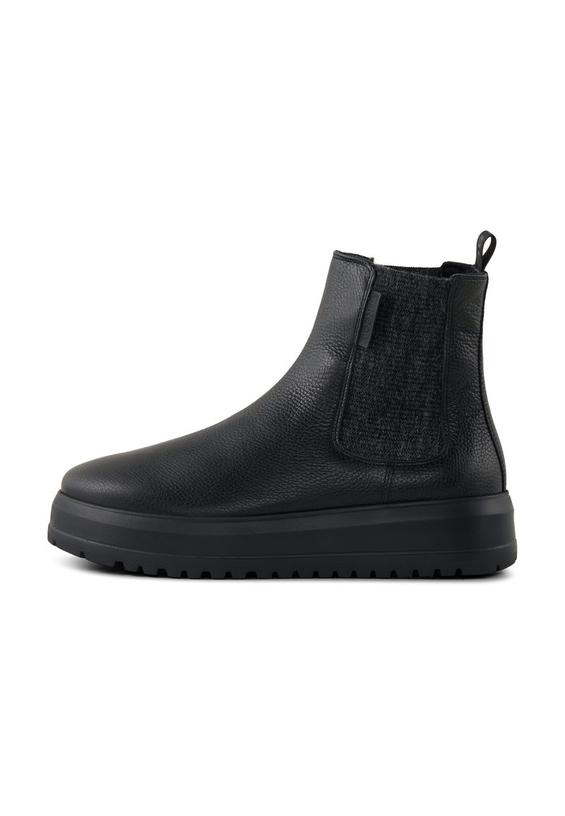 Bottes noires à la cheville en cuir texturé, avec panneaux latéraux élastiques et une semelle en caoutchouc épaisse. Elles sont dotées d'une languette pour un enfilage facile.