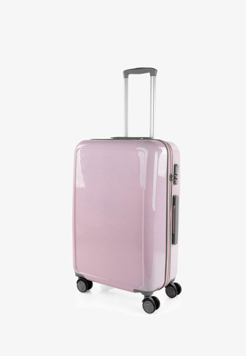 Maleta de carcasa dura en un brillante color rosa claro, que cuenta con un asa de metal retráctil, cuatro ruedas negras y un cierre de cremallera con un acento gris.