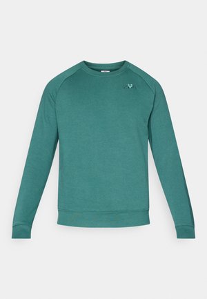 Teal mannsdrakt med rund hals og lange raglanermer, laget av mykt stoff; har en liten logo på brystet og ribbestrikkede mansjetter og nederkant.