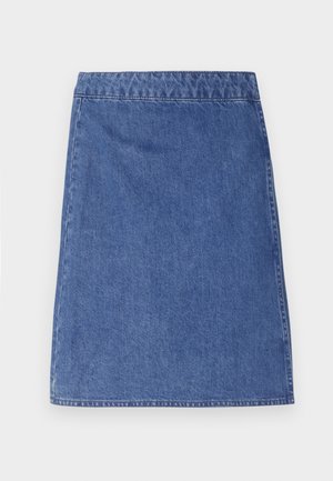 Denim mini svārki vidēji zilos toņos, ar pieguļošu jostasvietu un taisnu griezumu. Raksturīga gluda tekstūra un vienkārša apakšmala.