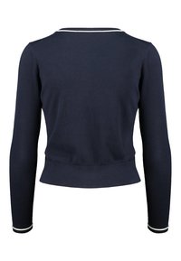Suéter de punto navy con mangas largas, un dobladillo acanalado y acentos de rayas blancas en el escote y los puños. Diseño clásico de cuello redondo.