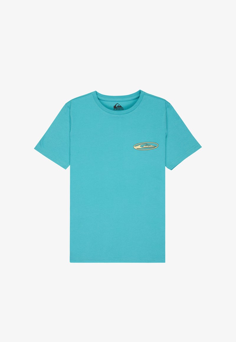 T-shirt turquoise à manches courtes avec petit logo beige et noir sur le côté gauche de la poitrine. Conception simple avec col rond.