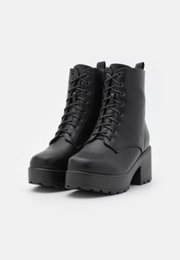 Koi Footwear GIN PLATFORM MILITARY BOOTS - Šņorējami puszābaki - black
