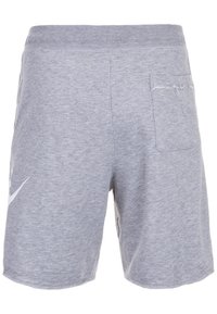 Šedé sportovní šortky z měkké bavlněné směsi s kapsou vzadu a bílým logem po straně. Typický volnější střih.