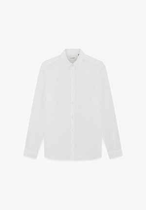 Miesten valkoinen pitkähihainen kauluspaita, jossa on klassinen kaulus ja napilliset kalvosimet, aseteltuna tasaisesti valkoiselle taustalle.