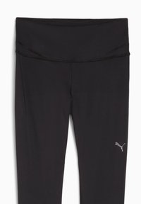 Sorte atletiske leggings med høj talje, glat finish, syninger og et lille gråt logo nede på benet.