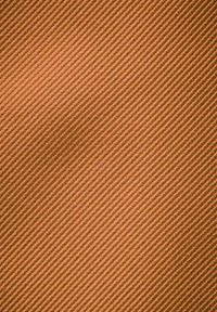 Teksturoitu kangas kuparinvärissä, jossa on vinot viivat ja hieno kiilto. Materiaali vaikuttaa kudotulta ja siinä on sileä pinta.