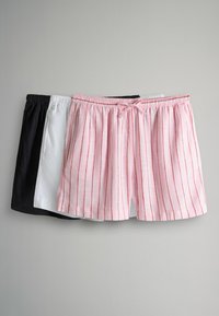 Set di tre paia di pantaloni corti: a righe nere, bianche e rosa. Waistband elastico, tessuto leggero e vestibilità rilassata con pieghe sottili.