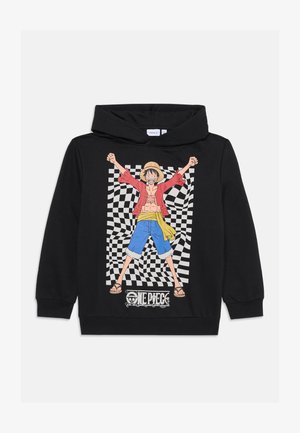 Felpa con cappuccio nera con una grafica di un personaggio in una maglietta rossa e pantaloni blu su uno sfondo a scacchi bianco e nero.