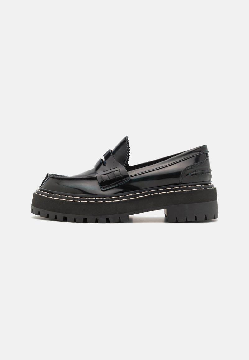 Must küllastatud nahast loafer, millel on paks kummipohjja, valged õmblused ja laineline detaile vampi piirkonnas. Sile tekstuur ja läikiv viimistlus.