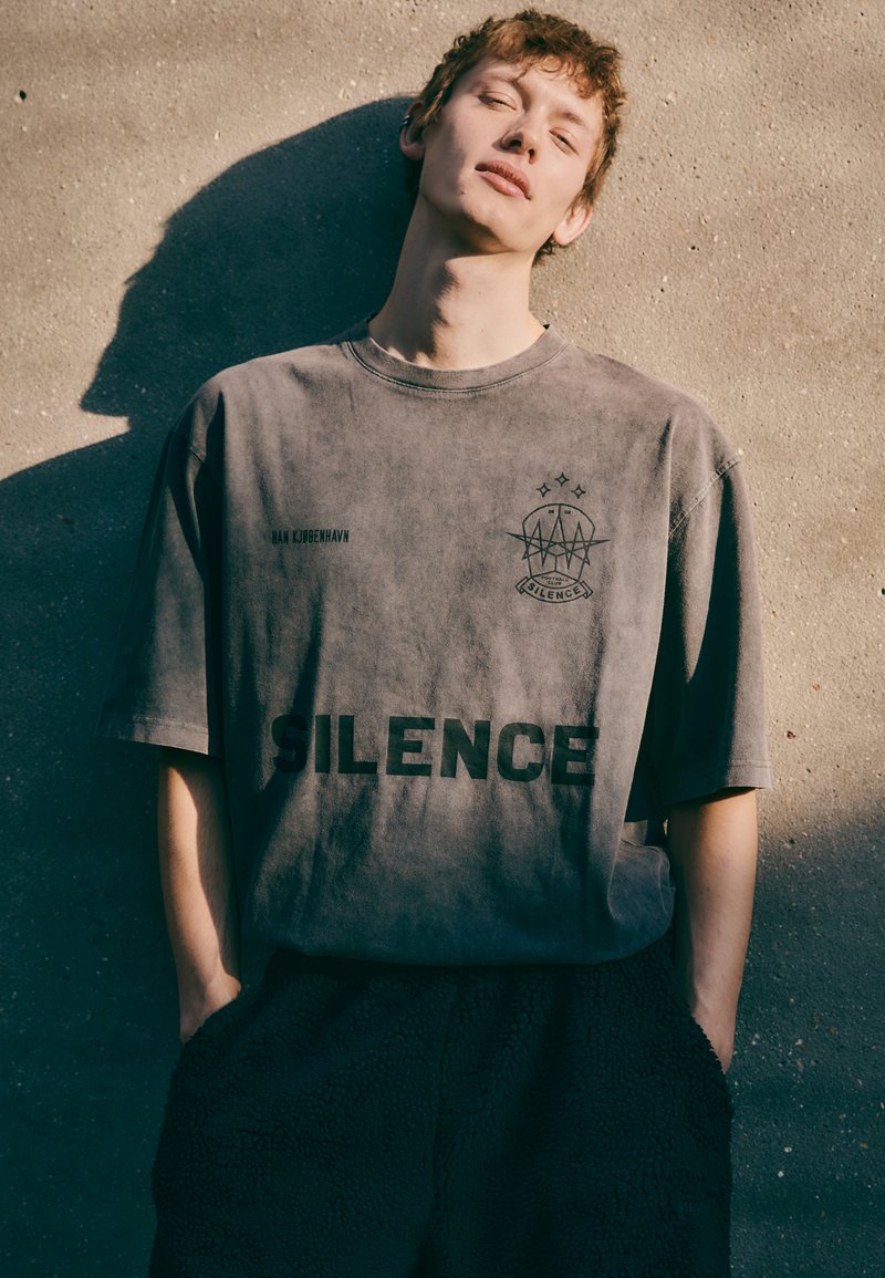 Han Kjøbenhavn PRINTED UNISEX - T-shirts med print - grey