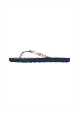 Marineblauwe flip-flops met een gestructureerde zool en een glinsterende strap in roségoud. De strap is plat en V-vormig, wat minimale bedekking biedt.