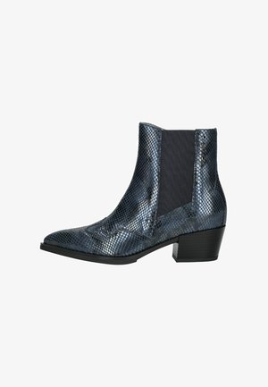 Enkellaarsjes met een zwart en blauwe slangenhuid-textuur, elastische zijpanelen, spitse neus en een lage blokhak.
