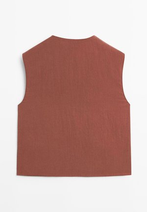 Top senza maniche in tessuto color ruggine con finitura testurizzata e scollatura alta. Presenta un design semplice e minimalista, privo di decorazioni.