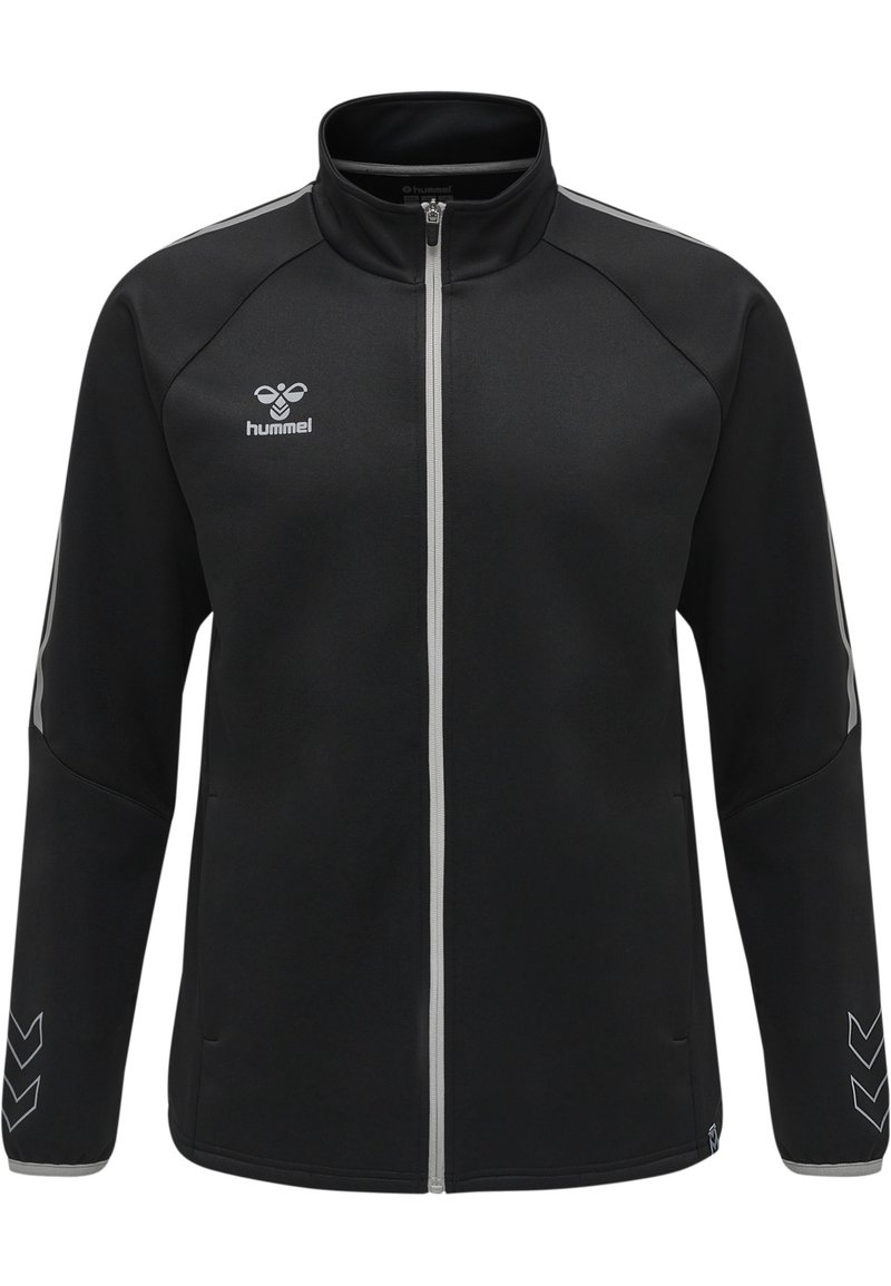 Svart zip-up jacka med hög krage, silverdetaljer och chevronmönster på ärmarna. Tillverkad av slitstark och lätt tyg.