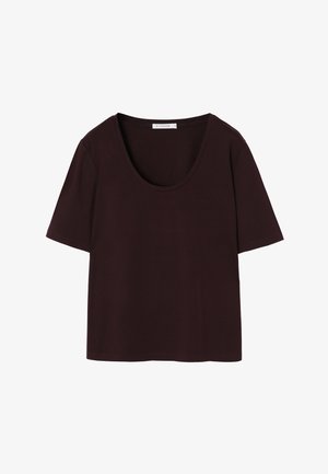 Tamsiai raudona trumpomis rankovėmis marškinėliai su plačiu apykaklės iškirpimu, pagaminti iš lygios, kvėpuojančios medžiagos, turintys laisvą siluetą.