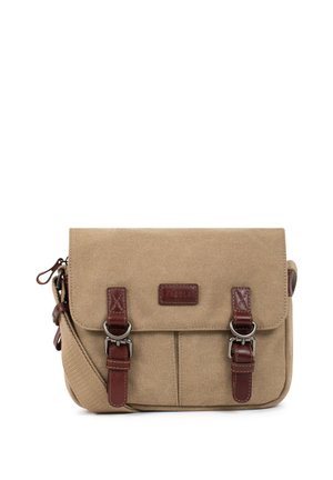Sac messager en toile beige avec des lanières en cuir marron et des boucles métalliques sur le rabat avant, bandoulière réglable attachée.