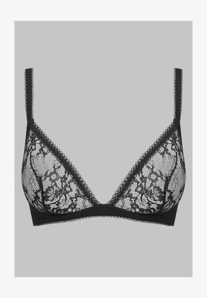 Bralette en dentelle noire avec une forme de tasse triangulaire, présentant des bords festonnés, des fines bretelles et un motif florale en dentelle pour la texture.