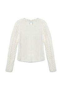 Maglione bianco con maniche a lavorazione a trecce, apertura a chiave sul retro e dettagli in perle attorno al collo. Texture morbida, design con orlo rotondo.