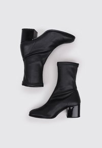 Sandra Fontán Botines - black