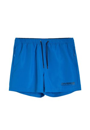 Niebieskie szorty kąpielowe wykonane z lekkiego materiału. Posiadają elastyczny pas z sznurkiem, boczne kieszenie oraz logo nadrukowane na czarno.