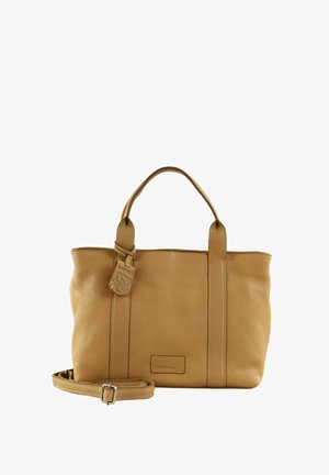 Bolso tote de cuero marrón con superficie texturada, asas dobles, correa de hombro desmontable y etiqueta de la marca adjunta. Diseño simple y rectangular.