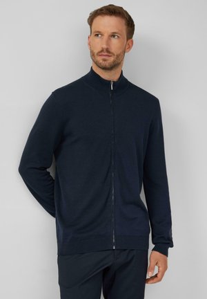 Marinblauer Reißverschluss-Pullover aus Strickstoff, mit Stehkragen, langen Ärmeln sowie gerippten Bündchen und Saum. Ohne Muster oder zusätzliche Details.