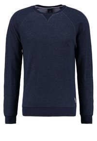 Sudadera azul marino con mangas raglán, cuello redondo y puños de canalé. Presenta una tela texturizada y una pequeña etiqueta de logo en el dobladillo.