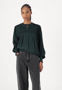 Copenhagen Muse CHARLEE - Platėjantys džinsai - black denim washed blue