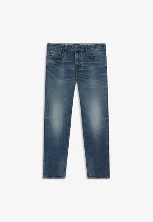 Jeans in denim blu con un design a gamba dritta, caratterizzati da un lavaggio sbiadito, cuciture in rilievo, cinque tasche e chiusura classica con bottone e zip.