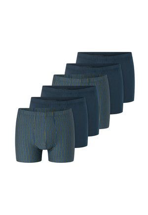 Sześć par męskich kąpielówek w ciemnym granacie z paskowanym wzorem, wykonanych z miękkiej tkaniny, z wygodną elastyczną gumką w pasie.