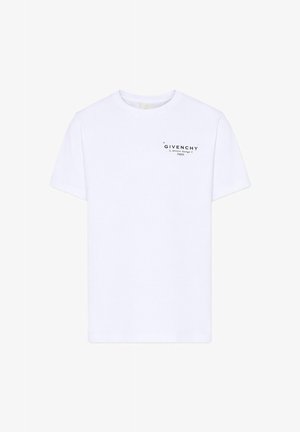 Witte T-shirt met ronde hals en korte mouwen, met klein zwart Givenchy Paris-logo en adres tekst op de bovenste linkerborst.