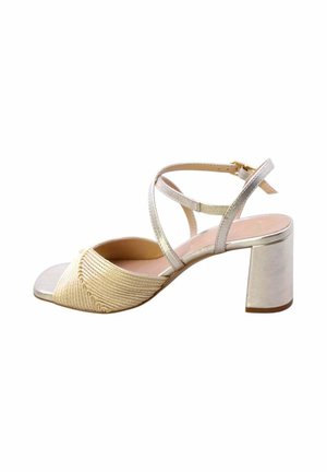 Sandalo donna con punta aperta, tacco a blocchetto, cinturini color oro metallizzato e dettagli beige intrecciati sulla parte anteriore del piede.