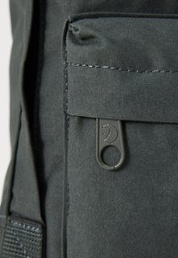 Fjällräven KÅNKEN MINI UNISEX - Mochila - forest green