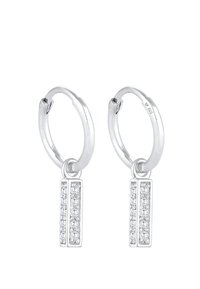 Srebrne okrugle naušnice s visećim pravokutnim privjescima ukrašenim prozirnim kristalima, koje se odlikuju sjajnom završnom obradom i elegantnim dizajnom.