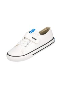 Zapatillas de lona blancas con acentos en negro y azul, que presentan un diseño con cordones, tira de velcro y punta redondeada. Suela de goma y acabado texturizado.