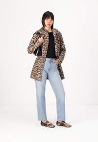 Leopard-print coat, black top, light blue jeans, and leopard-print flats; black handbag; flat texture; casual, modern design.