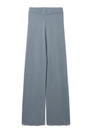 Pantaloni a gamba larga realizzati in morbido tessuto grigio chiaro con una superficie liscia. Presentano una vita a costine e gambe dritte e fluide.