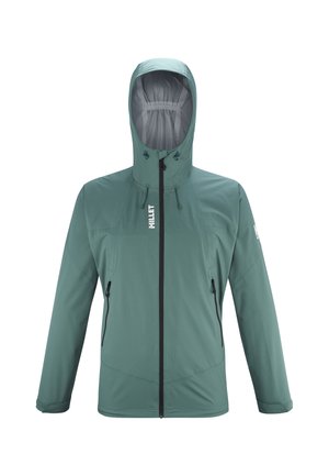 Veste imperméable verte avec capuche ajustée, poches zippées, logo discret sur la poitrine et texture de tissu lisse et léger.