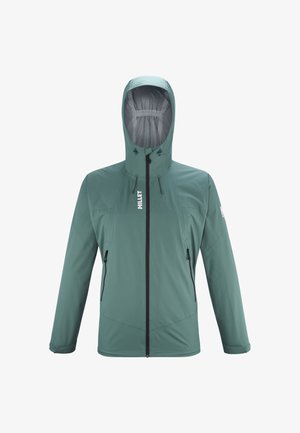 Veste imperméable verte avec capuche ajustée, poches zippées, logo discret sur la poitrine et texture de tissu lisse et léger.