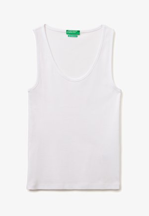 Débardeur blanc sans manches avec encolure arrondie et étiquette de marque verte au col portant l'inscription « United Colors of Benetton ».