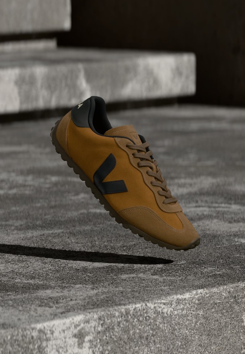 Veja GT cognac/black/brown