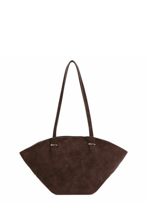 Borsa a mano in camoscio marrone scuro con una forma trapezoidale ampia e due sottili spalline fissate con piccole fibbie metalliche.