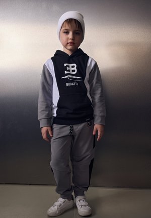 bugatti, Pantaloni sportivi - sharkskin