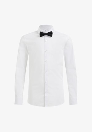 Witte langlopende shirt met een klassieke kraag, sluiting met knopen aan de voorkant en een zwarte strik. Glad katoen, pasvorm op maat, zonder patronen.
