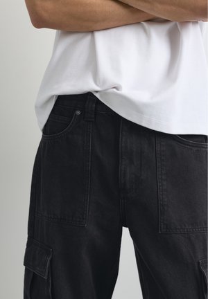 PULL&BEAR, RELAXED FIT CARGO - JEANS - Jean boyfriend - black